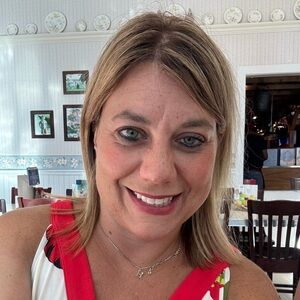 Meet your Posher, Holly